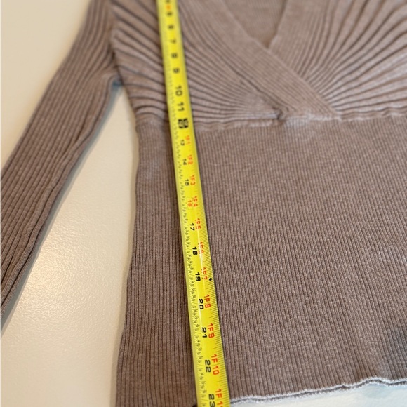 INC International Concepts Ribbed Fitted V-Neck Sweater Size M Taupe - Picture 4 of 5